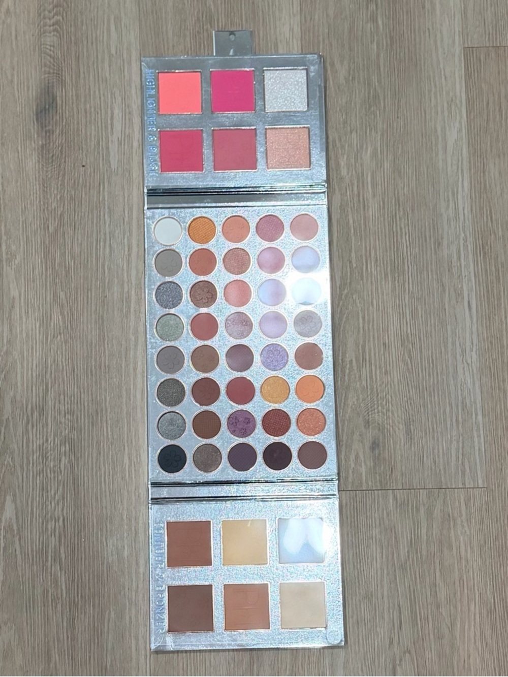 Paris Hilton FLORAL FANTASY 52pc eye & face with Blush and Contour book palette